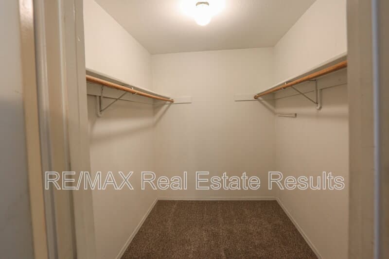 Rogers Condo: 2407 S 16th St