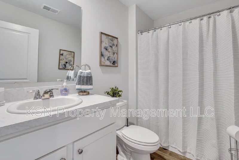 Bloomingdale House: 224 Skylark Rd