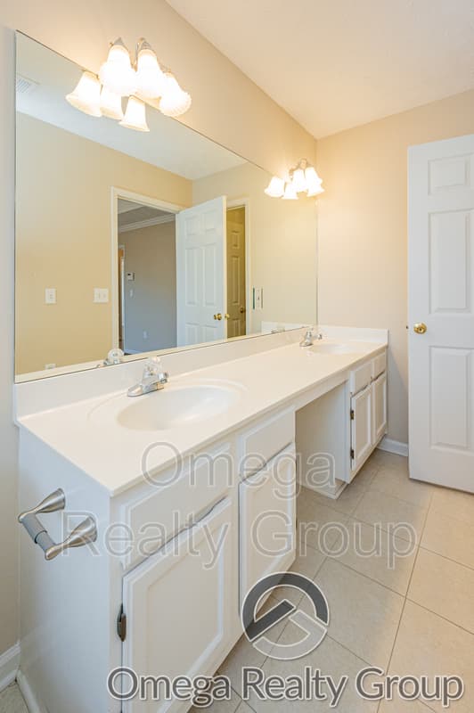 Montgomery House: 924 Eastern Oaks Dr
