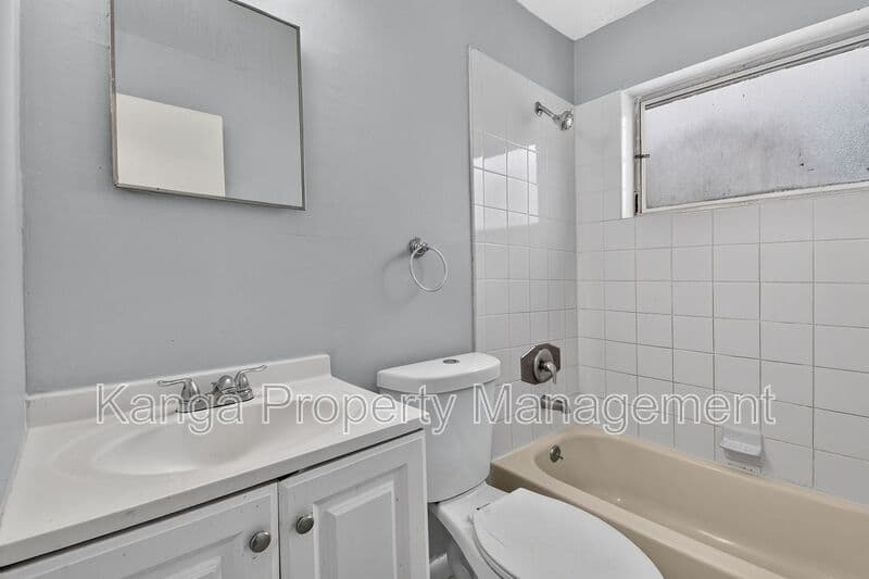 Riviera Beach House: 1037 W 28Th St