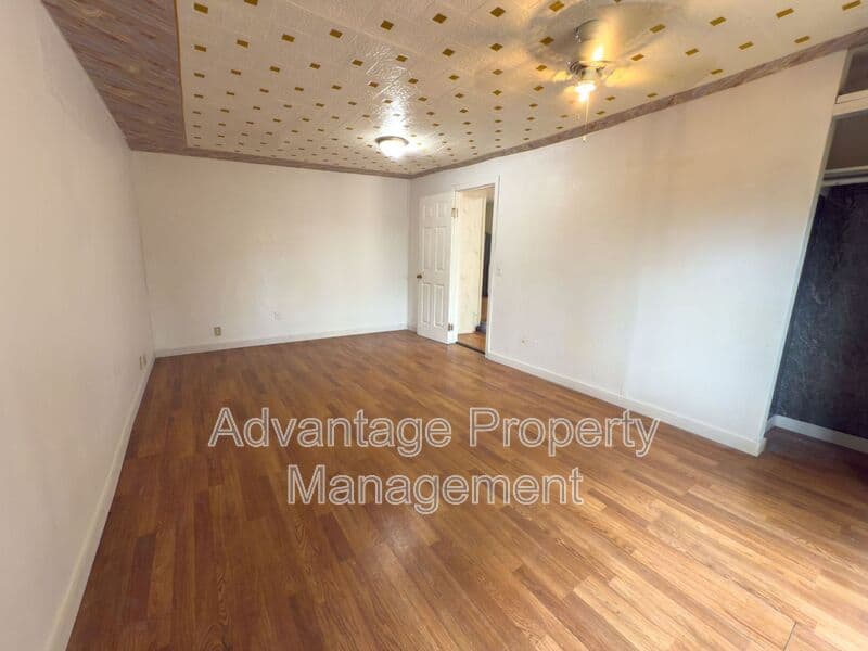 Albany House: 319 15th Ave SE