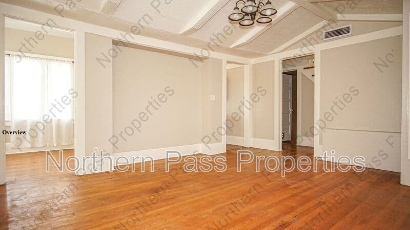 El Paso House: 7600 Franklin Dr. Front