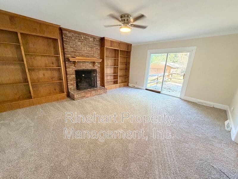 Rock Hill House: 274 Twin Lakes Road