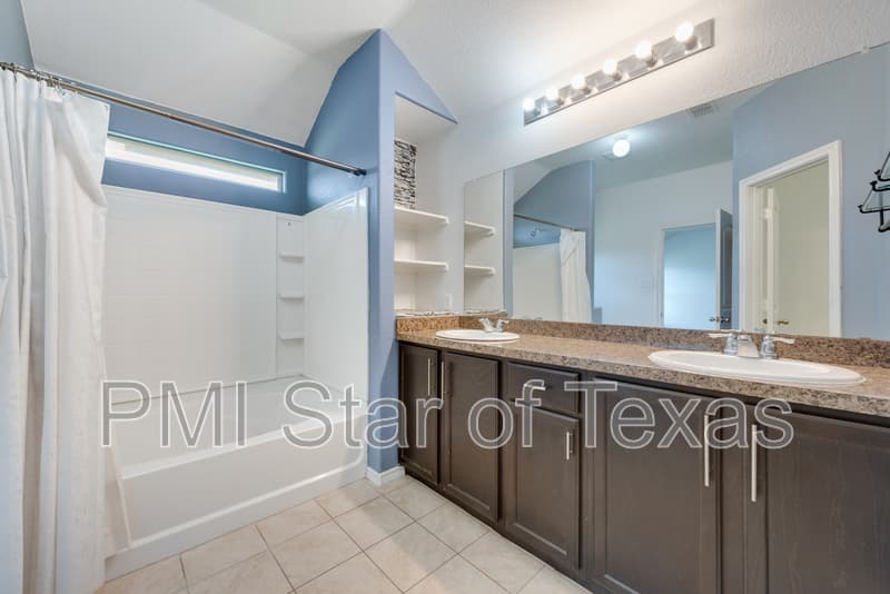 Fort Worth House: 6324 Spokane Drive
