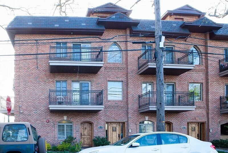 Flushing Condo: 4048 194th St