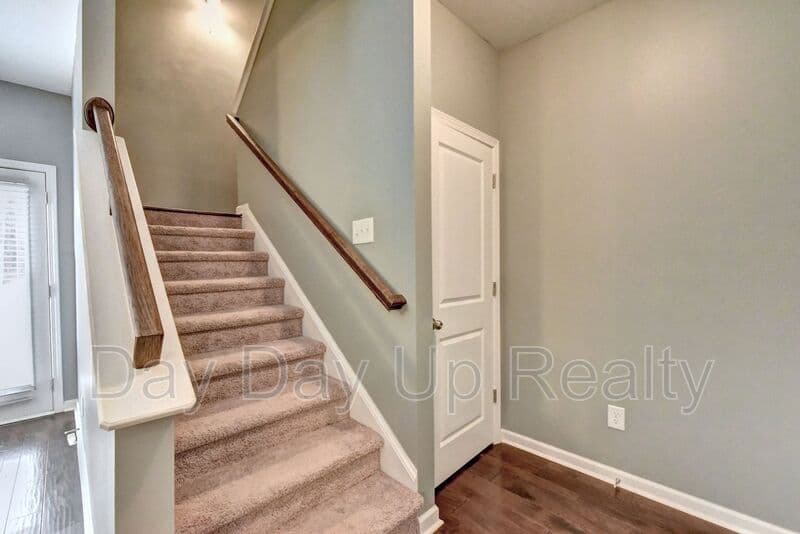 Suwanee House: 5605 Bright Cross Way