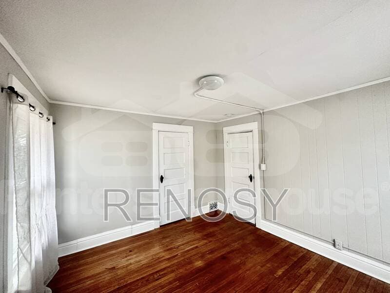 Des Moines House: 3114 School Street