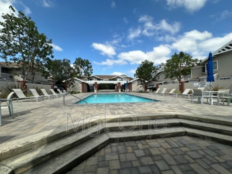 Irvine Condo: 61 Tarocco