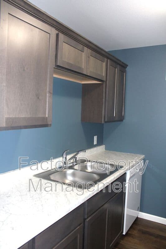 Belle Plaine Condo: 561 Elk Street South