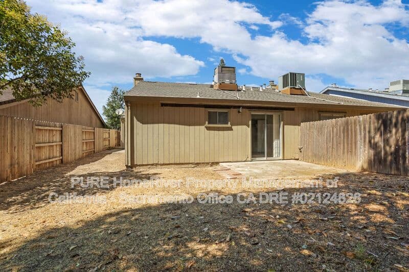 Fair Oaks House: 8128 Deseret Ave