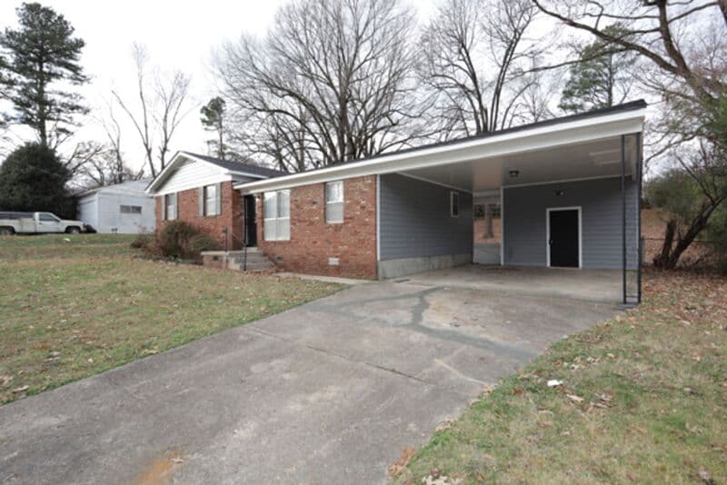 Memphis House: 3909 University St
