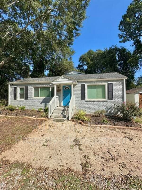 Decatur House: 1384 Peachcrest Rd,