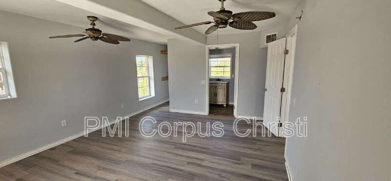 Corpus Christi House: 3842 Lynda Lee Drive