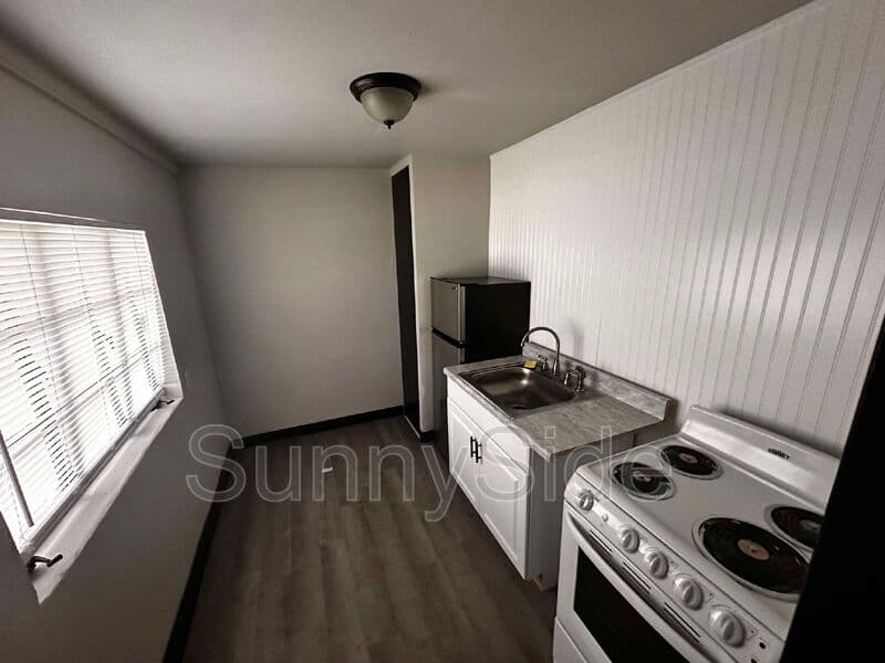 Orlando Condo: Unit 7 8105 W Colonial