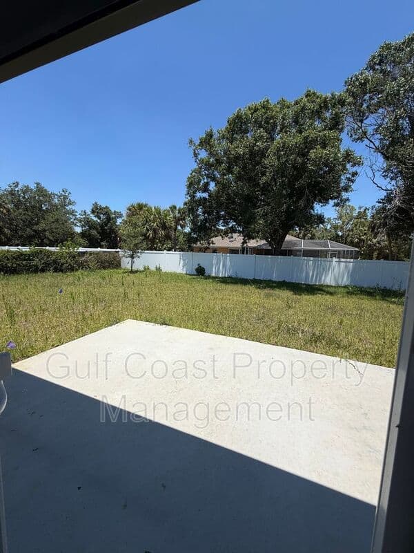 North Port House: 3294 West Price Blvd
