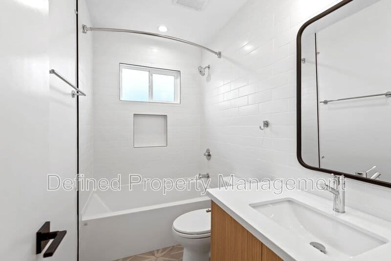 Los Angeles Condo: 1563 Gordon Street