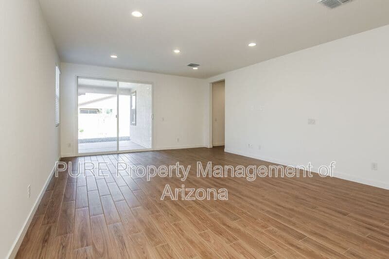 Phoenix House: 9524 W Flower St