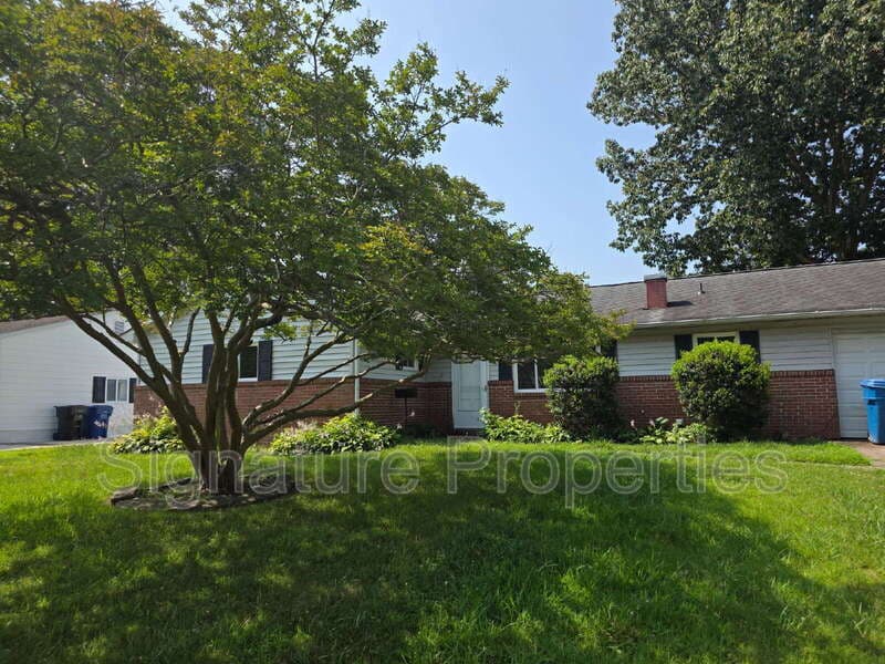 Virginia Beach House: 3825 Annie Ln
