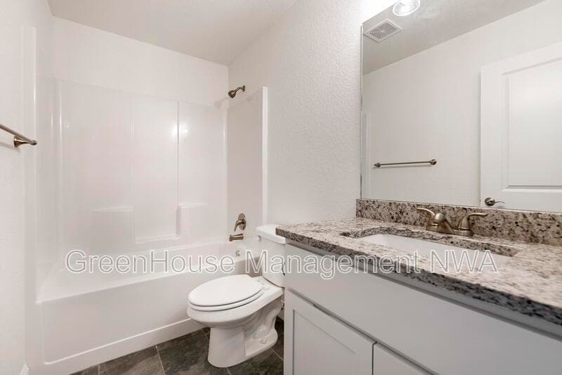 Siloam Springs House: 710 W Jillian Street