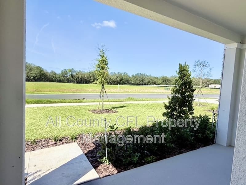 Lady Lake House: 219 Skyfield Court