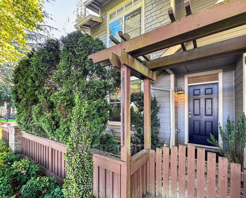 Beaverton House: 2200 Northeast Redelfs Way