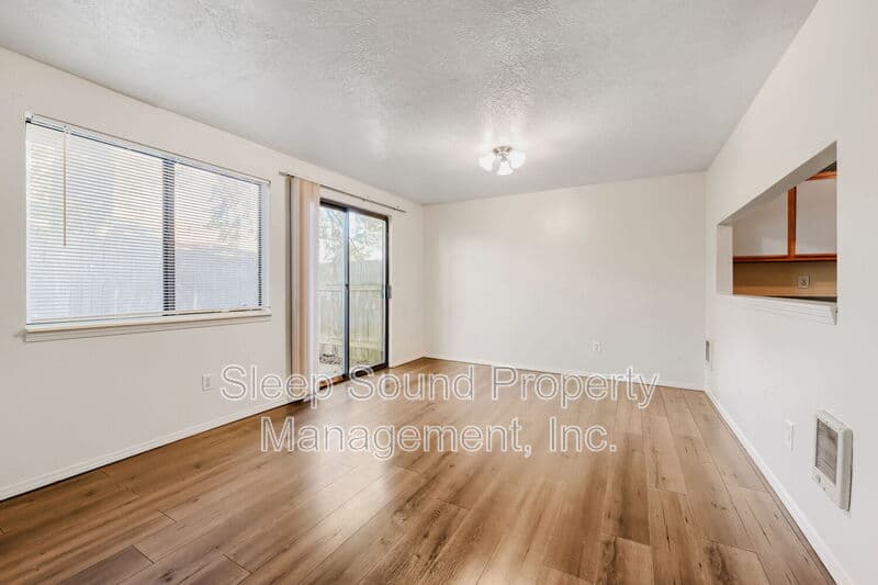 Portland Condo: 11055 SE Bush St