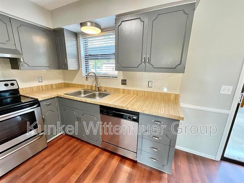 O'Fallon House: 932 Maces Grove