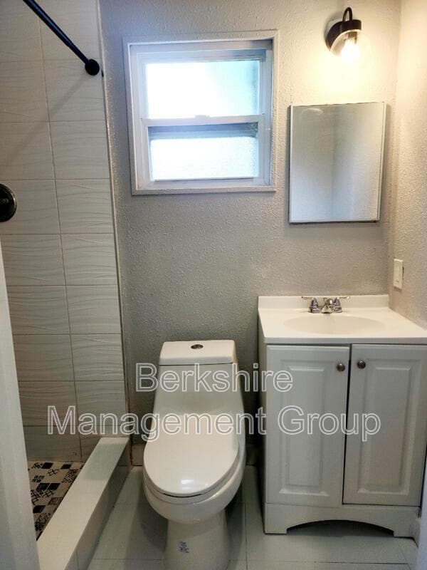 Lakeland House: 826 S New York Ave