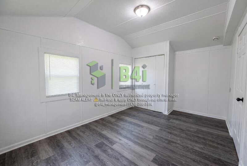 Silver Creek House: 308 Pleasant Valley Rd SE