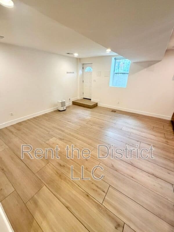 Washington Condo: 605B Kenyon St NW