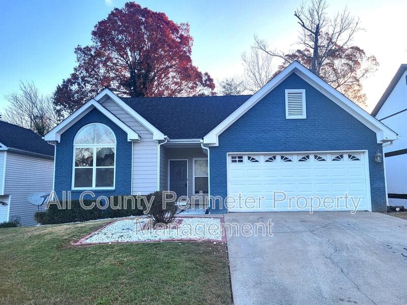 Lithonia House: 694 Shore View