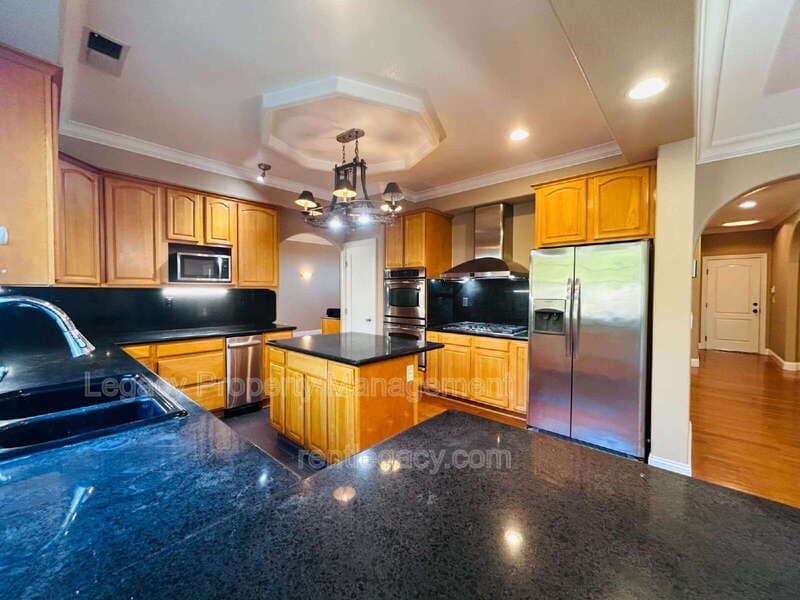 Fairfield House: 2136 Fieldcrest Ave