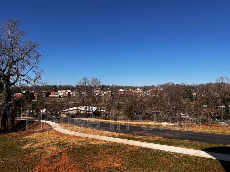Rutherfordton House: 198 Cowan St