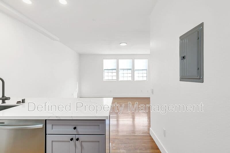 Los Angeles Condo: 1827 Wilcox Avenue Los Angeles, CA 90028
