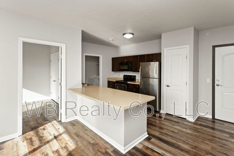 Grimes Condo: 1951 N James St