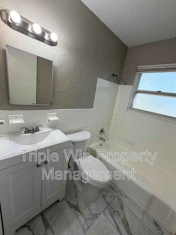 Maryland Heights House: 11490 Essex Ave