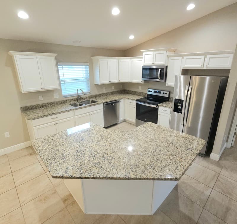 Ocala House: 106 Marion Oaks Pass