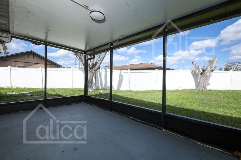 Orlando House: 3810 Cedarwaxwing Ave