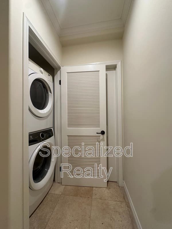 North Hollywood Condo: 10921 Whipple Street