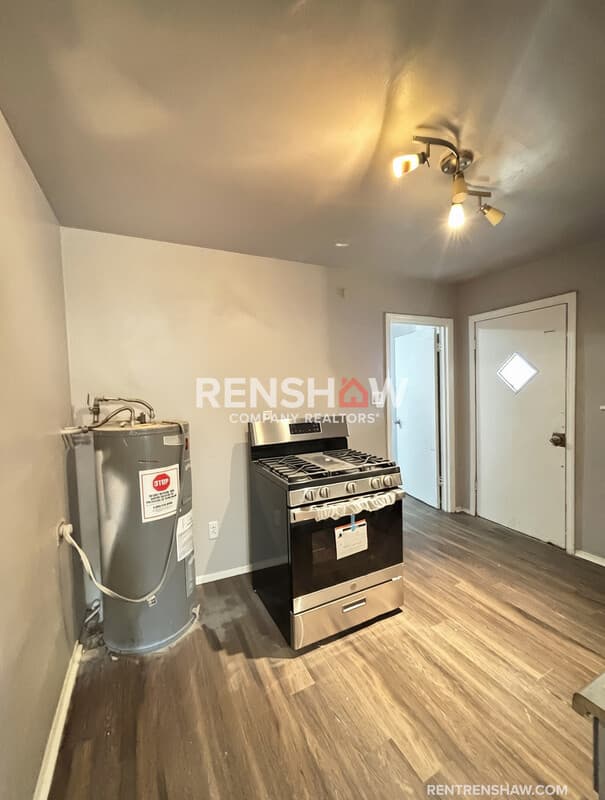 Memphis House: 1462 Oakwood St