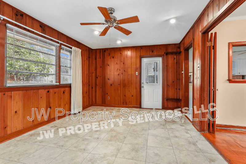 Metairie House: 226 Sena Dr