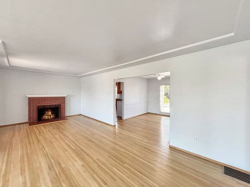 La Mesa House: 7340 W Point Ave