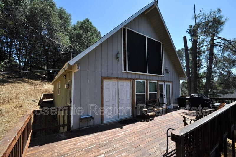 Groveland House: 20415 Pine Mountain Drive