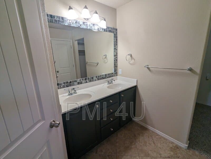 Albuquerque House: 2035 Ferndale DR SE