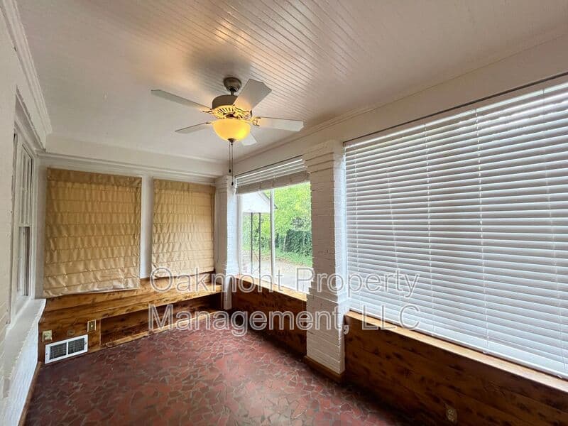 Fayetteville House: 105 Peachtree Street