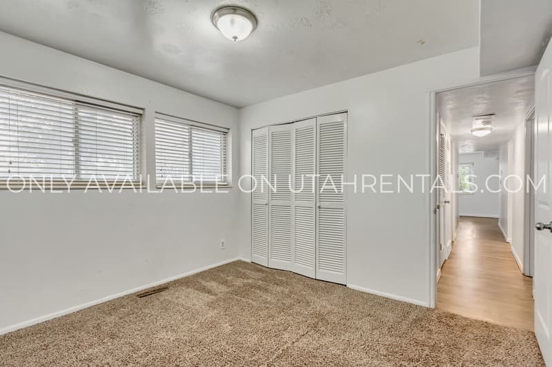 Farmington House: 398 W State St