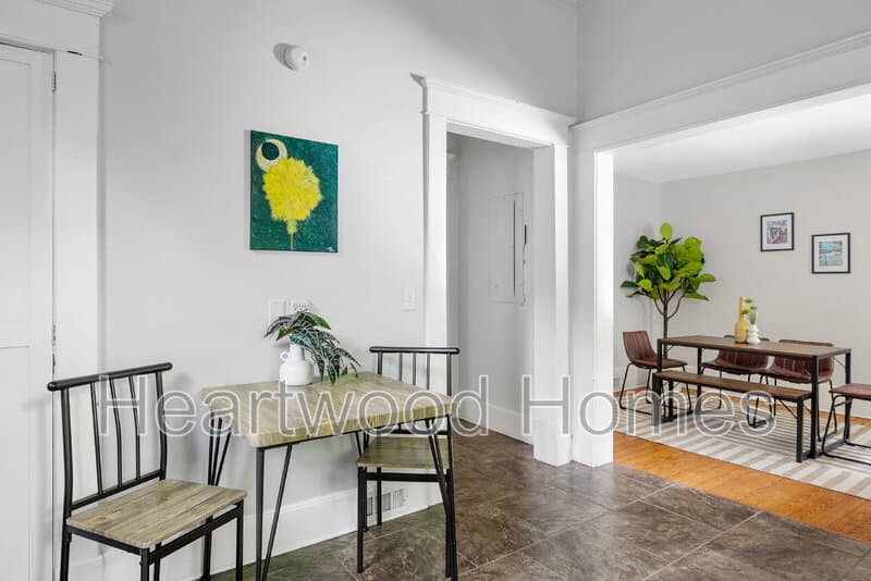 Columbia House: 921 Laurens Street
