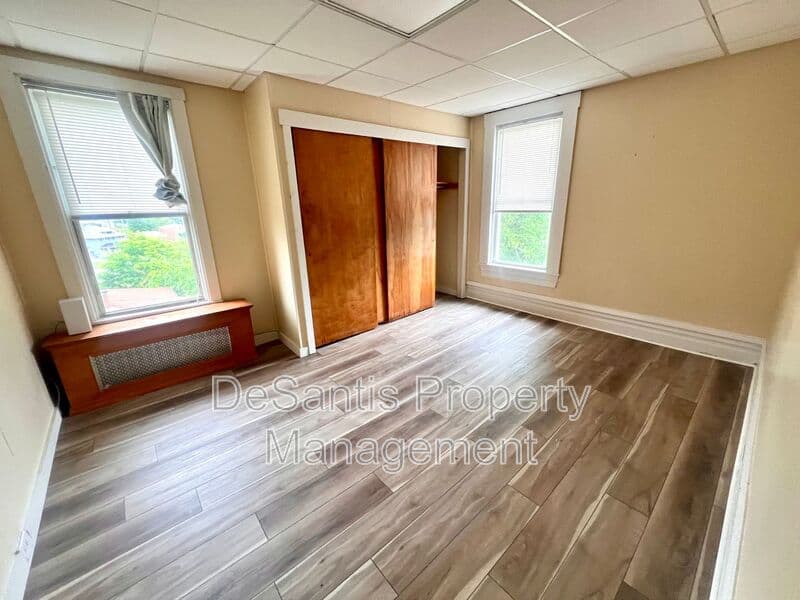 Ingram Condo: 1632 E Steuben Street