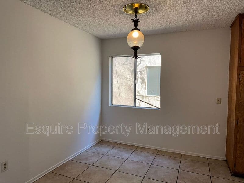 OXNARD Condo: 2070 N. VENTURA RD
