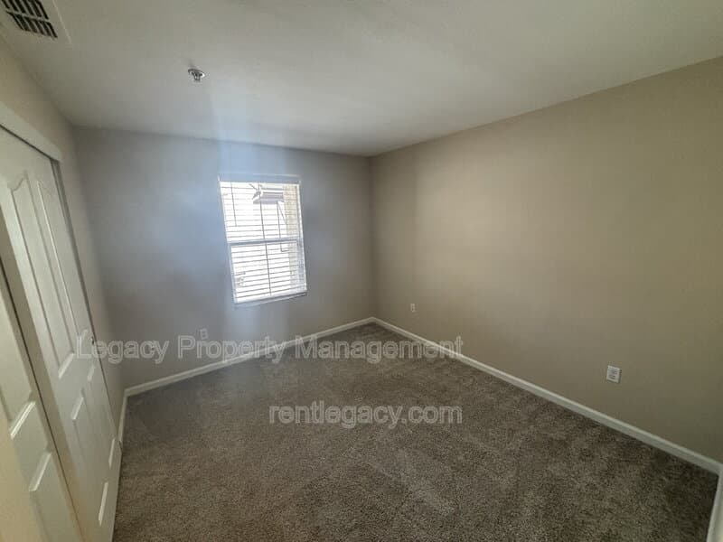 Folsom Condo: 108 Esplanade Circle